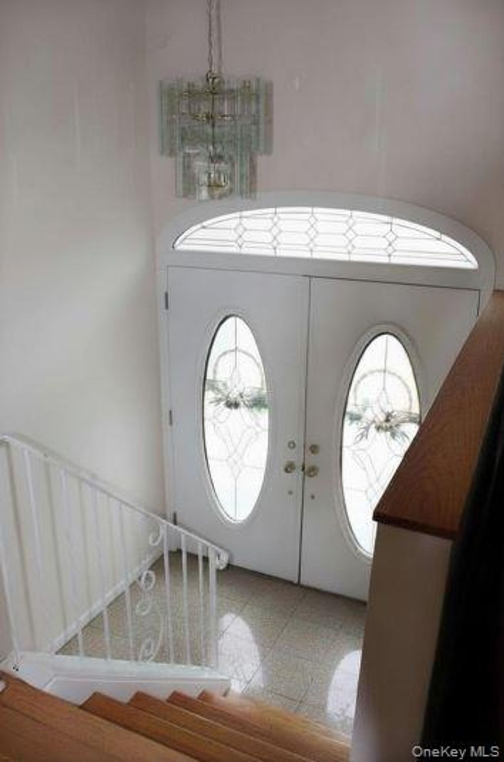 Photo of 395 N Putnam Avenue, Lindenhurst, NY 11757 (MLS # 984067)