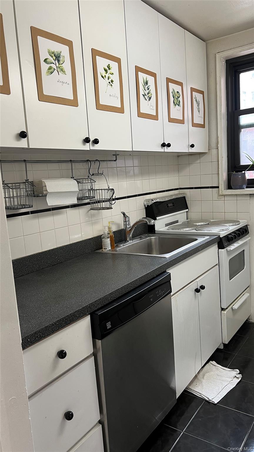 84-01 main street 207