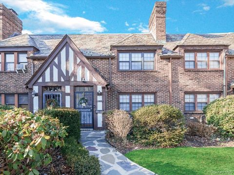 Photo of 11109 75th Road, Forest Hills, NY 11375 (MLS # 951103)