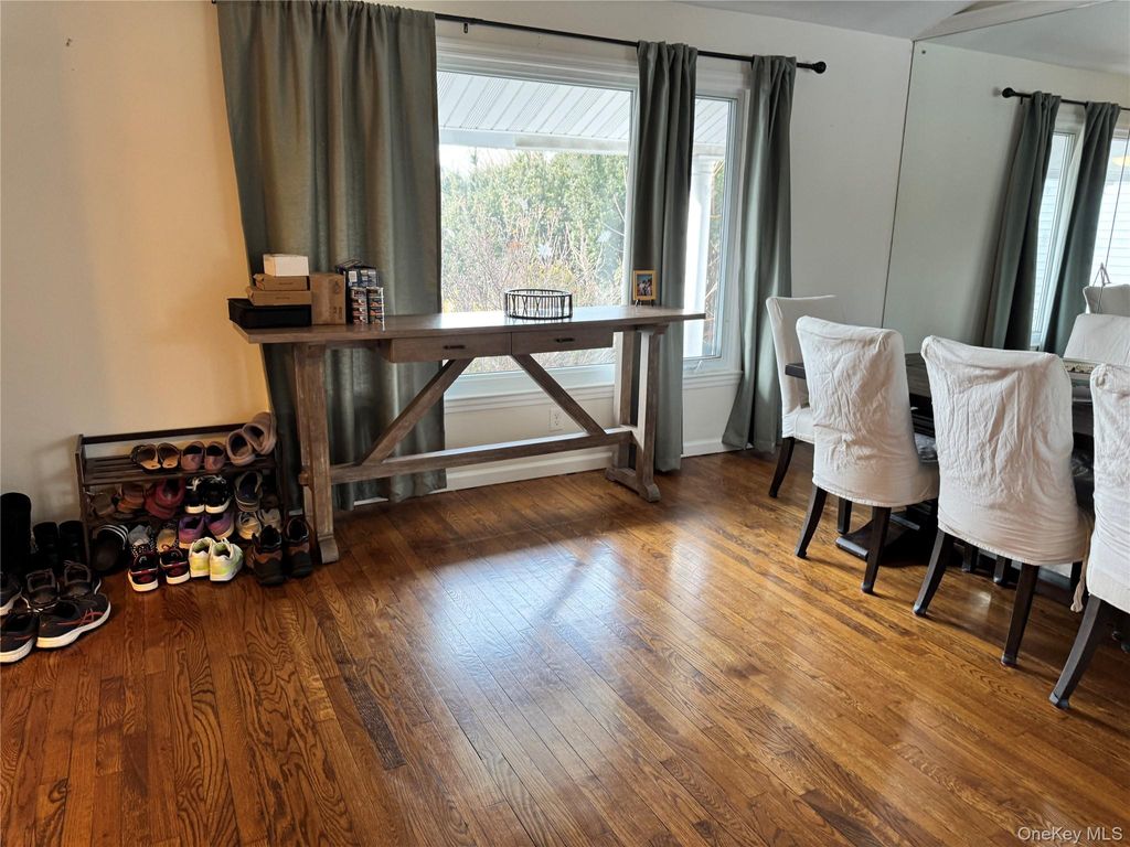 Photo of 40 Willets Drive, Syosset, NY 11791 (MLS # 965438)