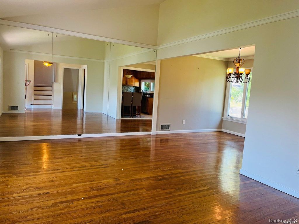 Photo of 40 Willets Drive, Syosset, NY 11791 (MLS # 965438)