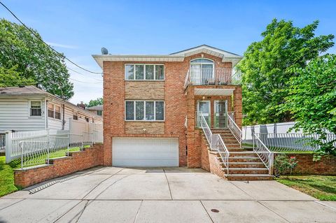 253-12 58 Avenue Little Neck NY 11362