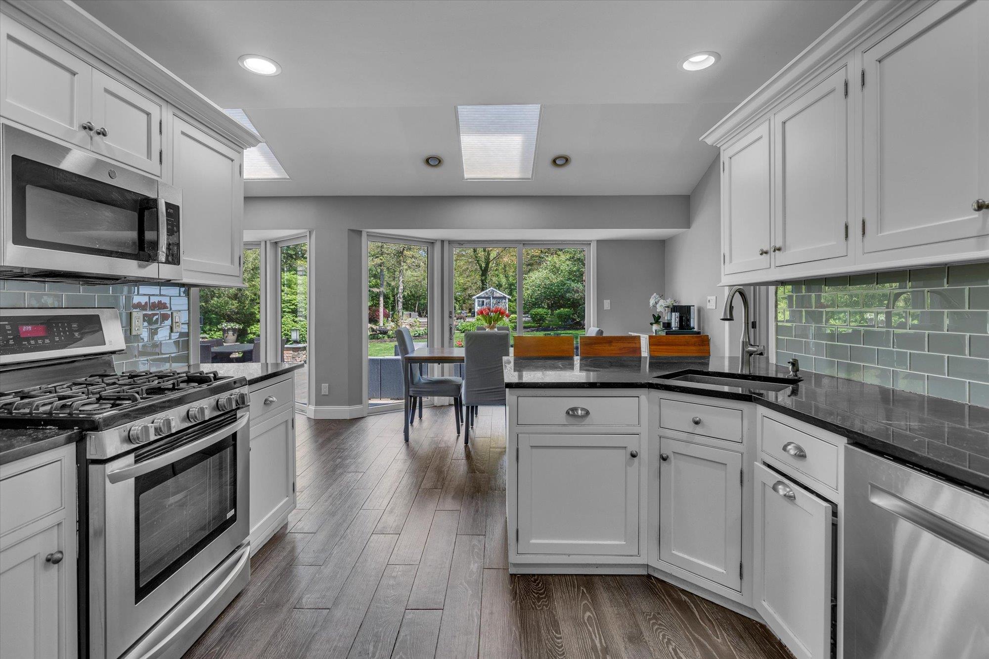 45 Rustic Gate Lane, Dix Hills, New York image 10