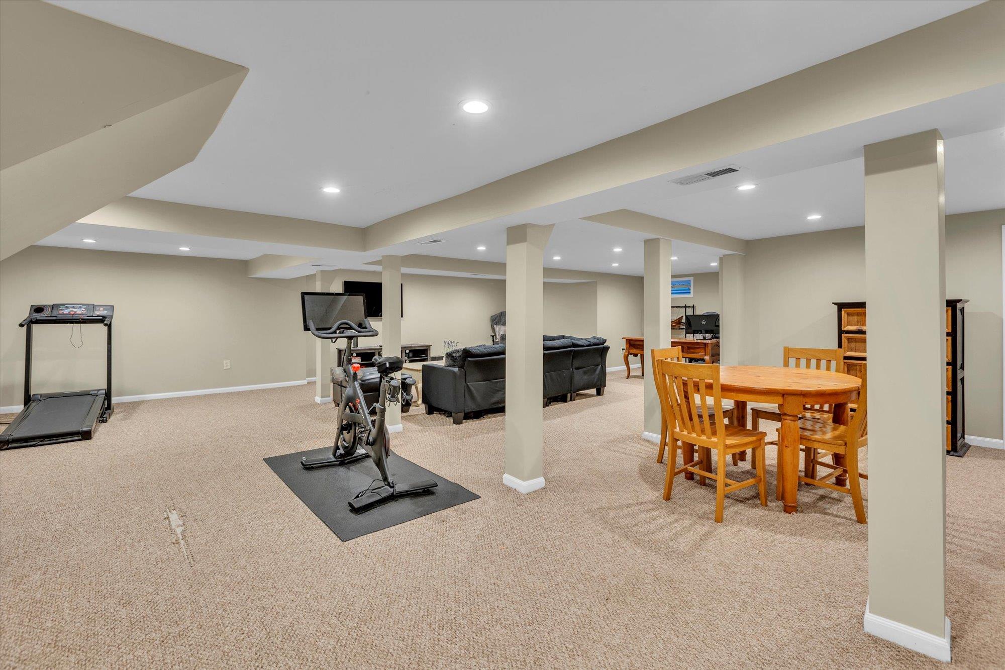45 Rustic Gate Lane, Dix Hills, New York image 27