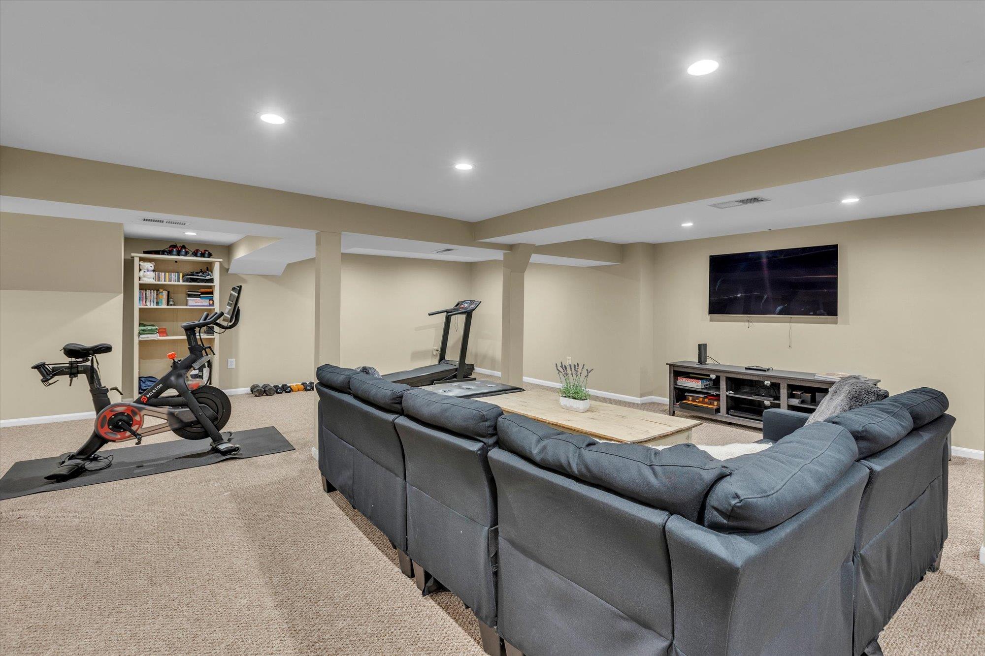 45 Rustic Gate Lane, Dix Hills, New York image 28