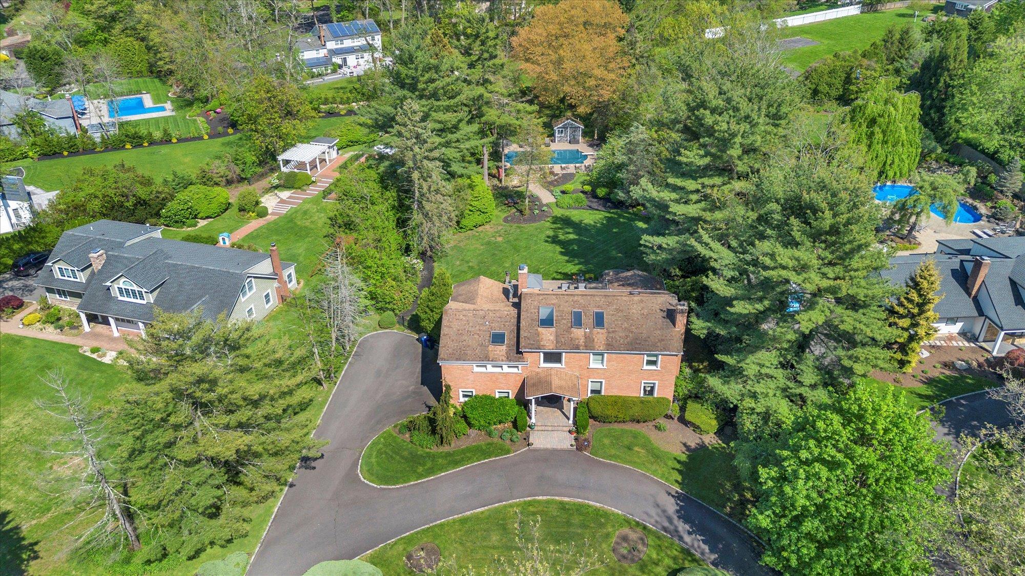 45 Rustic Gate Lane, Dix Hills, New York image 42