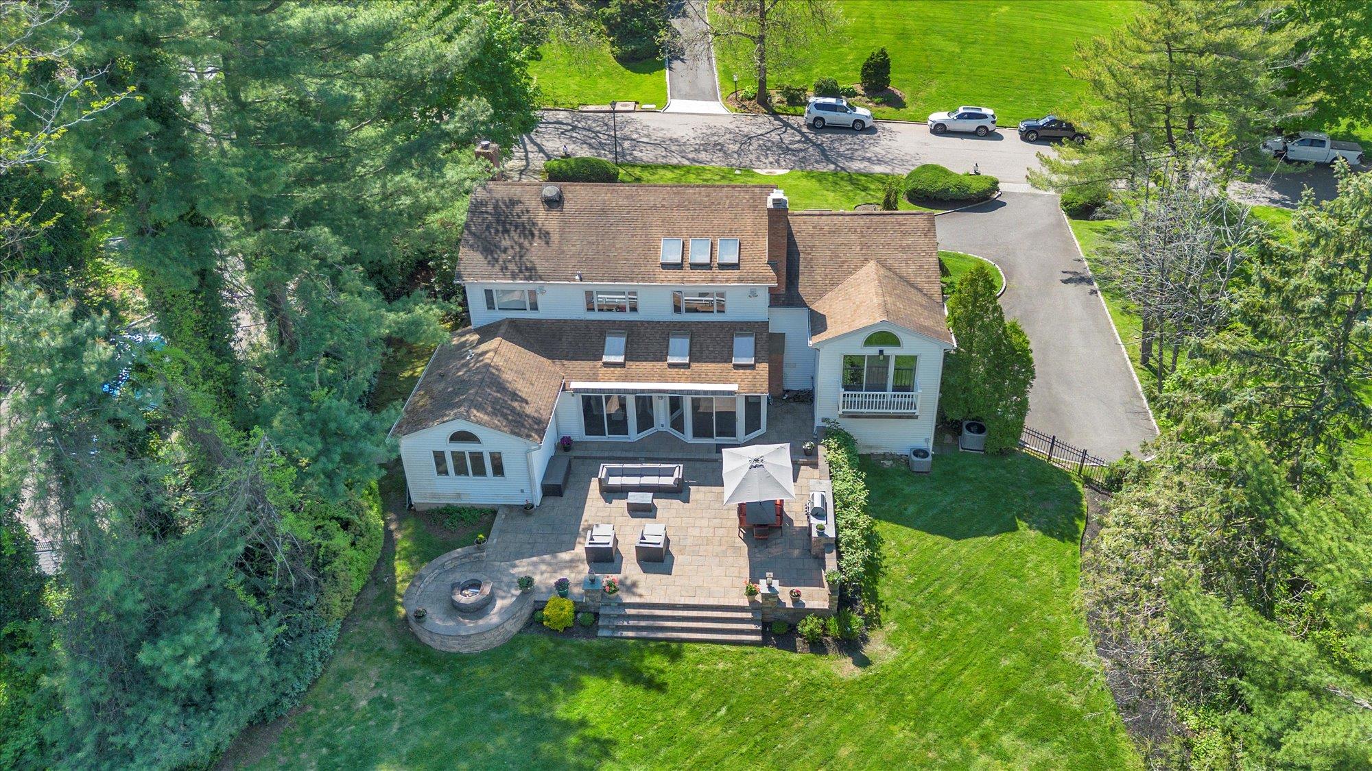 45 Rustic Gate Lane, Dix Hills, New York image 41