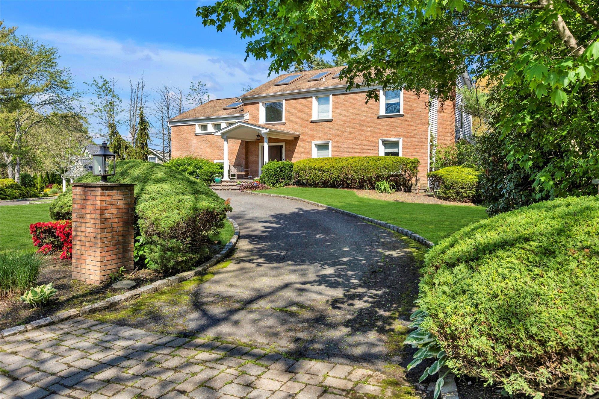45 Rustic Gate Lane, Dix Hills, New York image 35