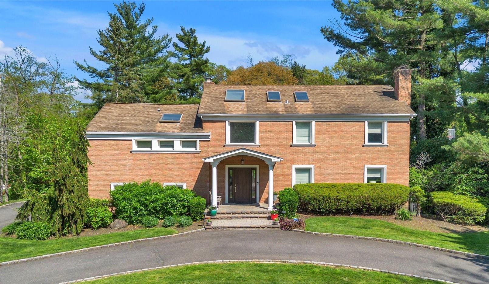 45 Rustic Gate Lane, Dix Hills, New York image 3