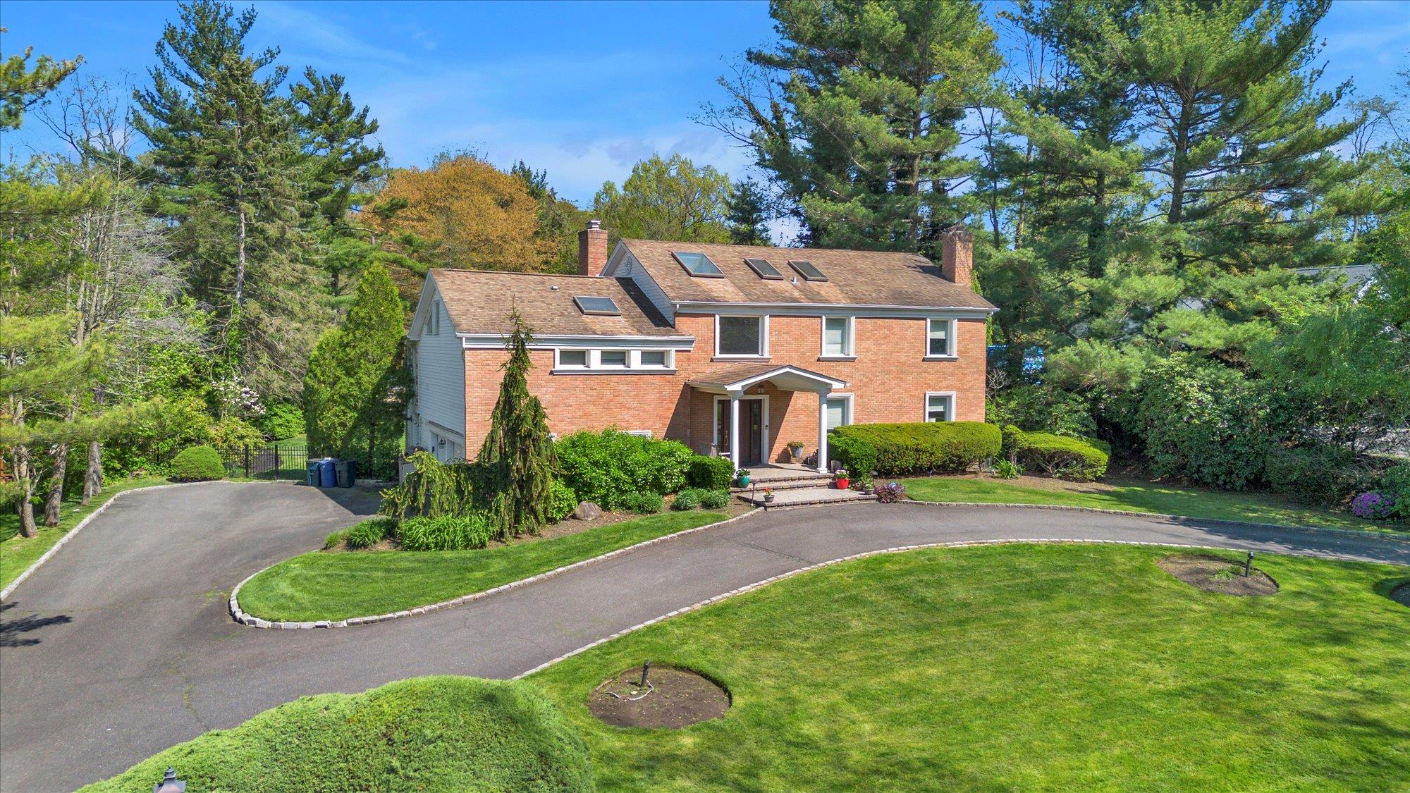 45 Rustic Gate Lane, Dix Hills, New York image 37
