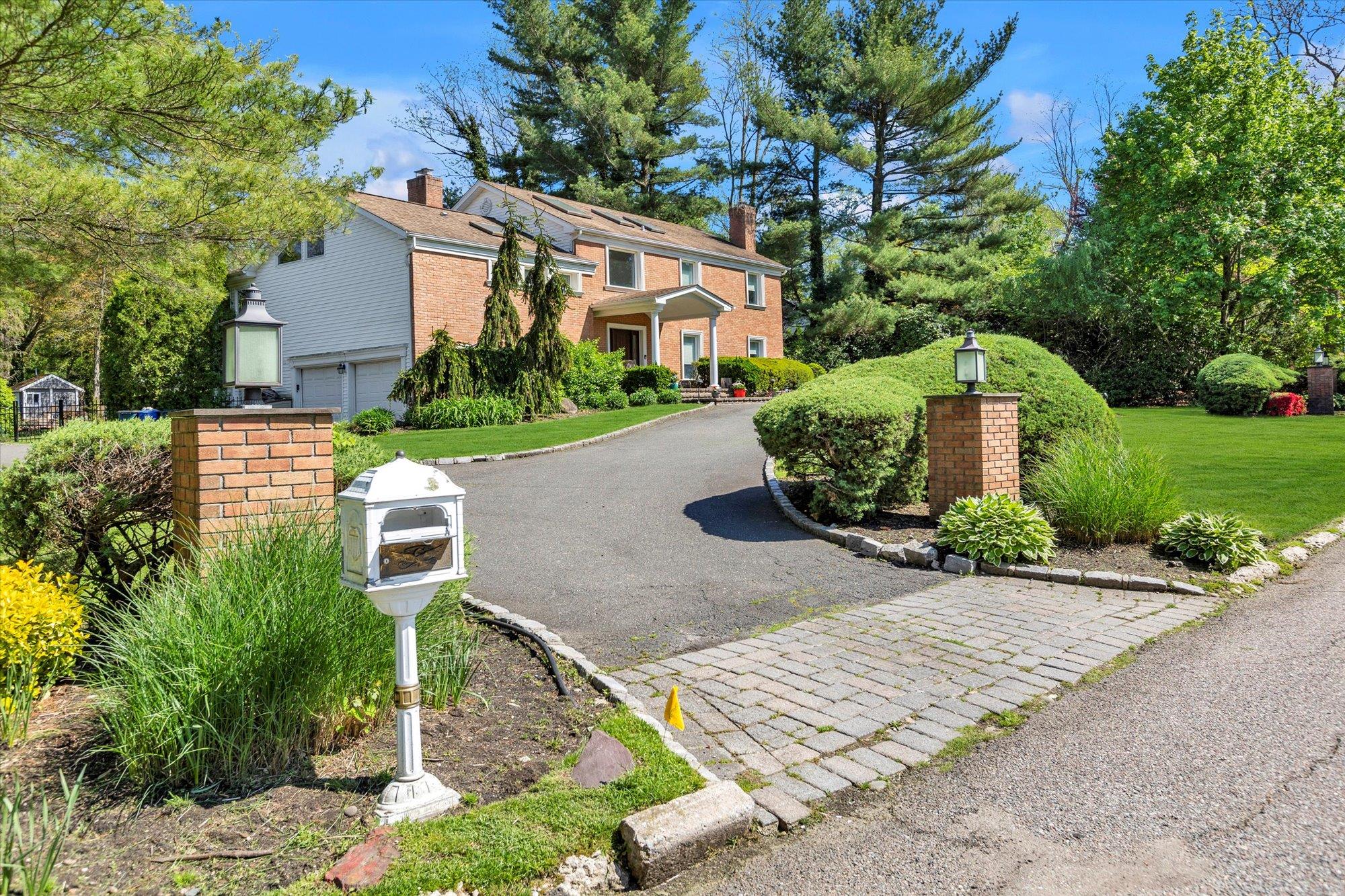 45 Rustic Gate Lane, Dix Hills, New York image 36