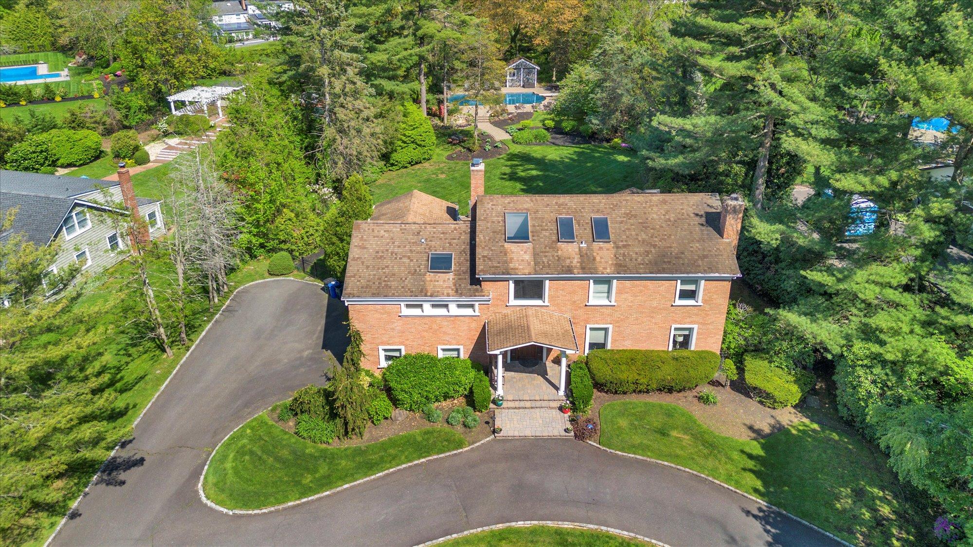 45 Rustic Gate Lane, Dix Hills, New York image 38