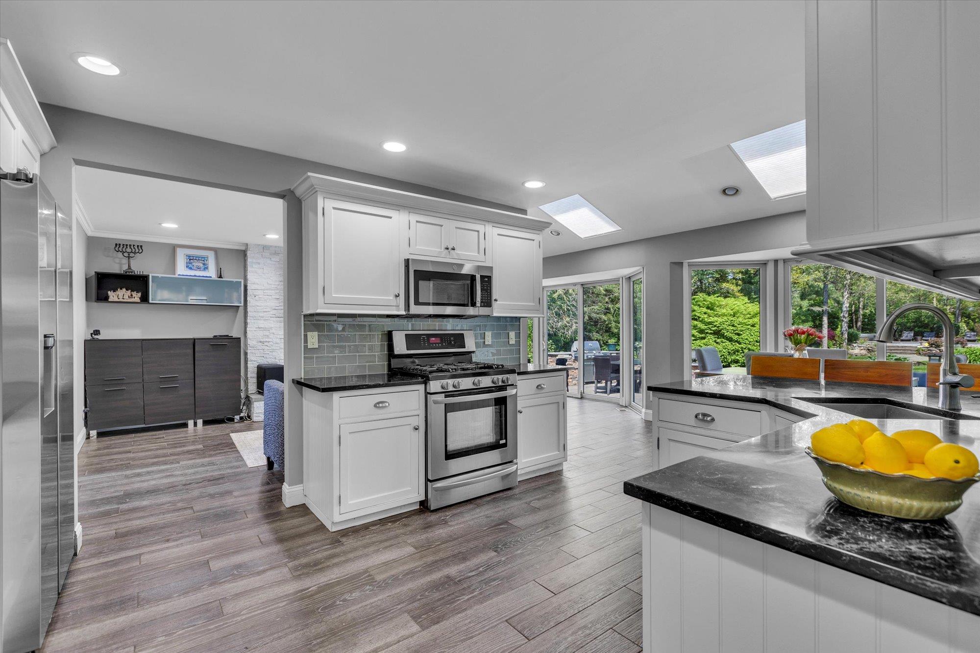45 Rustic Gate Lane, Dix Hills, New York image 9