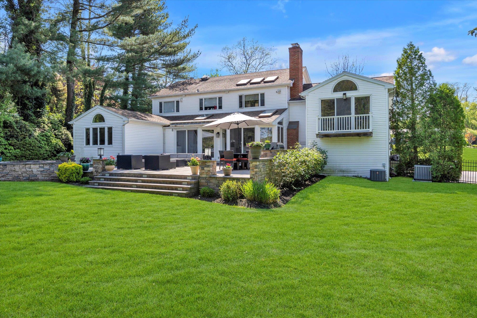 45 Rustic Gate Lane, Dix Hills, New York image 32