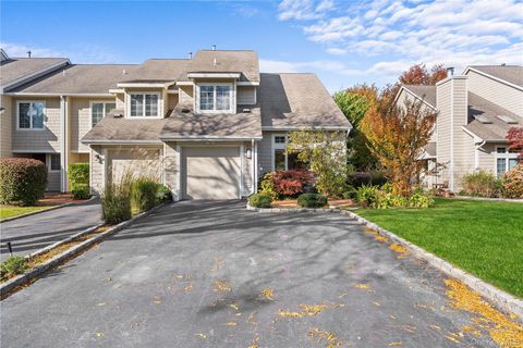 Photo of 21 Doral Lane, Bay Shore, NY 11706 (MLS # 922154)