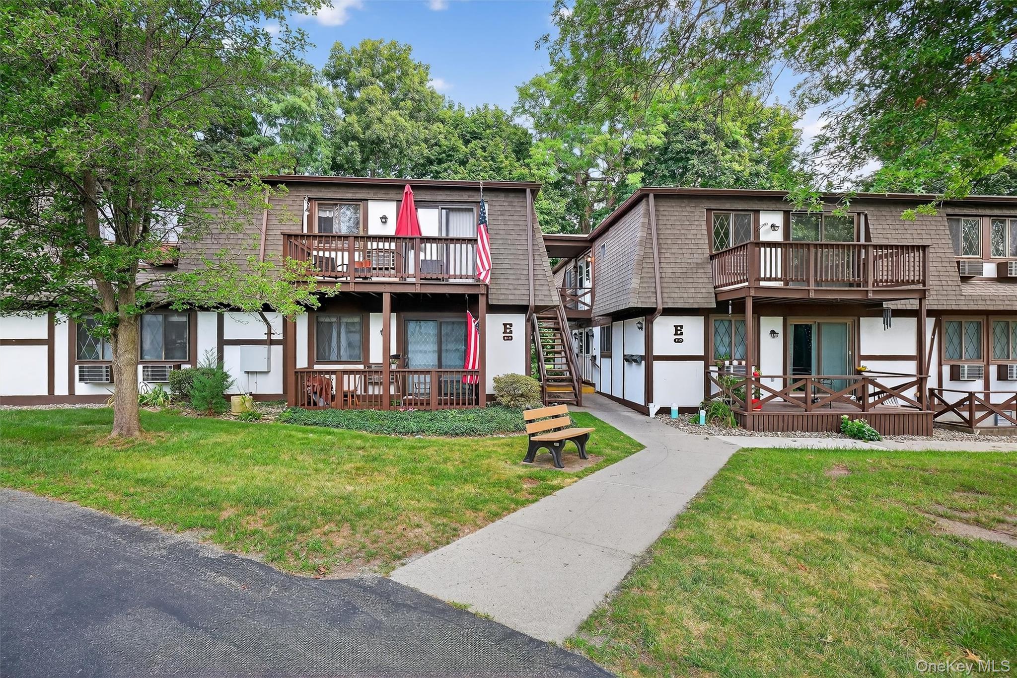 129 Main Street E8