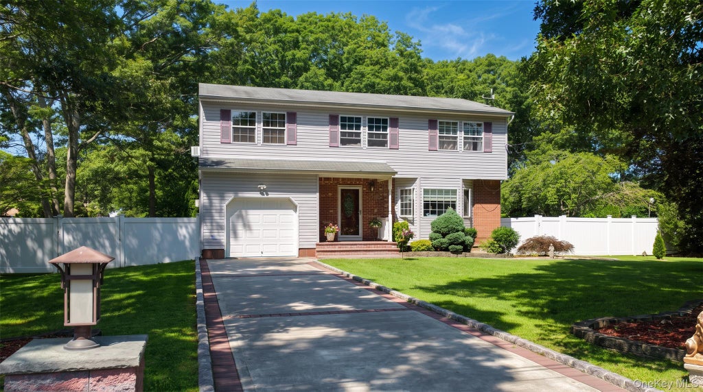 Photo of 357 Avondale Drive, Shirley, NY 11967 (MLS # 1033583)