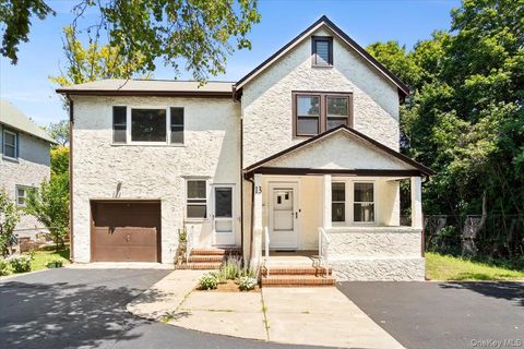 13 Potters Court Great Neck NY 11024