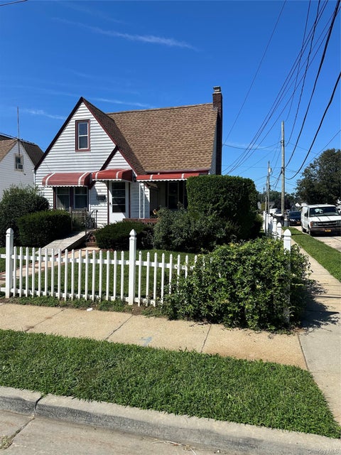 Homes For Sale - 22 Searing Street<br/> Hempstead, NY 11550