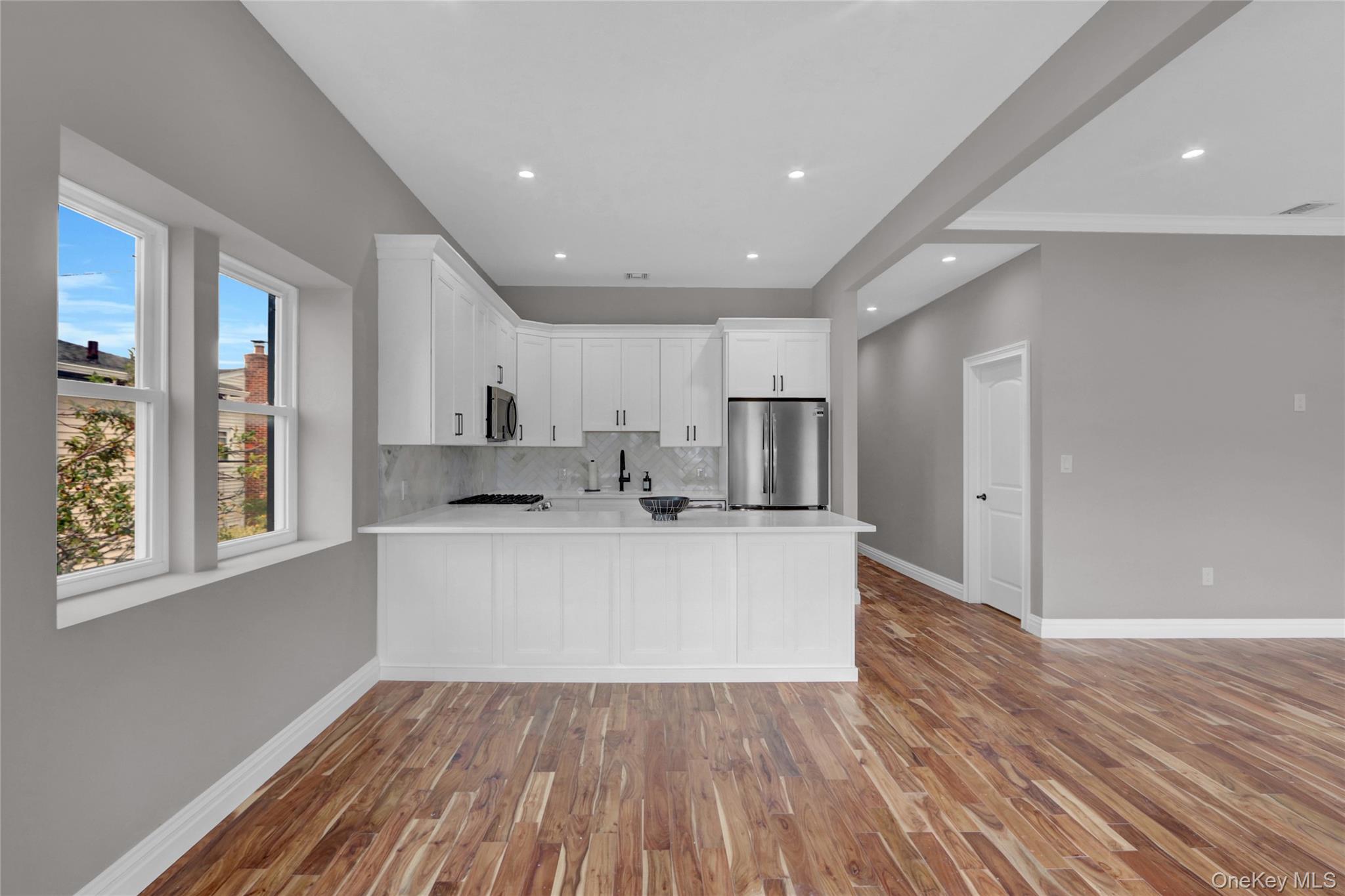 Long Beach, New York 11561, United States, 4 Bedrooms Bedrooms, ,3 BathroomsBathrooms,Residential,Active,181168