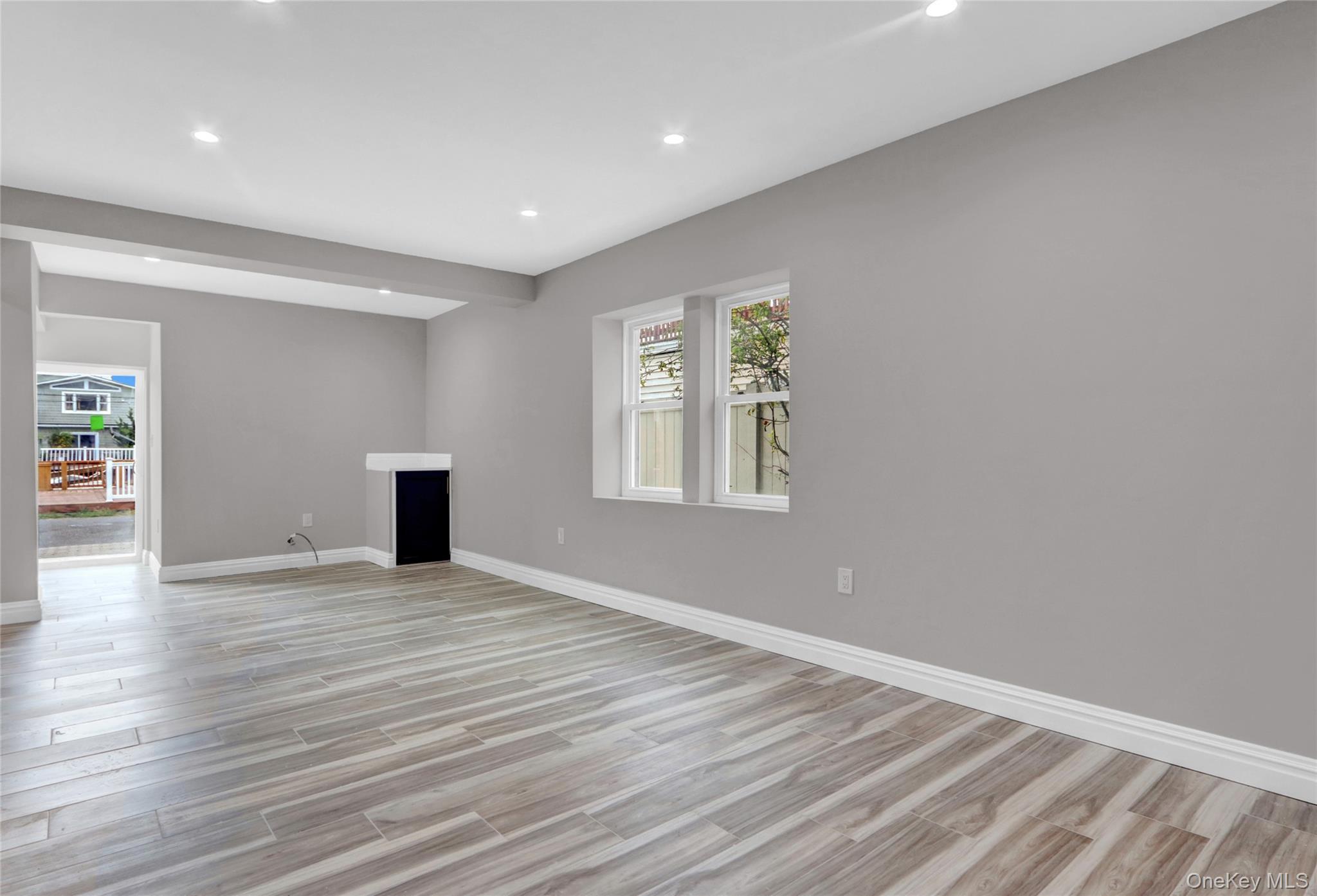 Long Beach, New York 11561, United States, 4 Bedrooms Bedrooms, ,3 BathroomsBathrooms,Residential,Active,181168