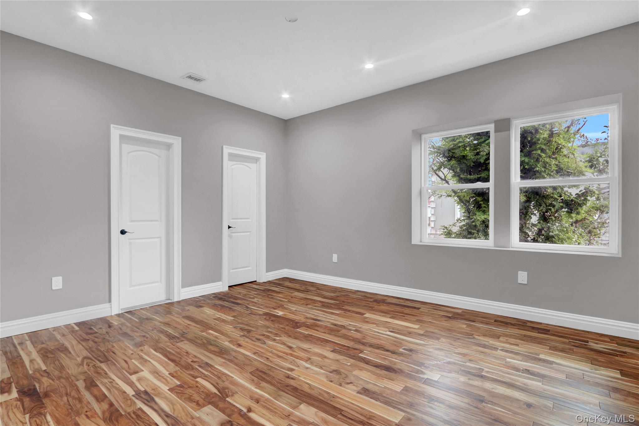 Long Beach, New York 11561, United States, 4 Bedrooms Bedrooms, ,3 BathroomsBathrooms,Residential,Active,181168