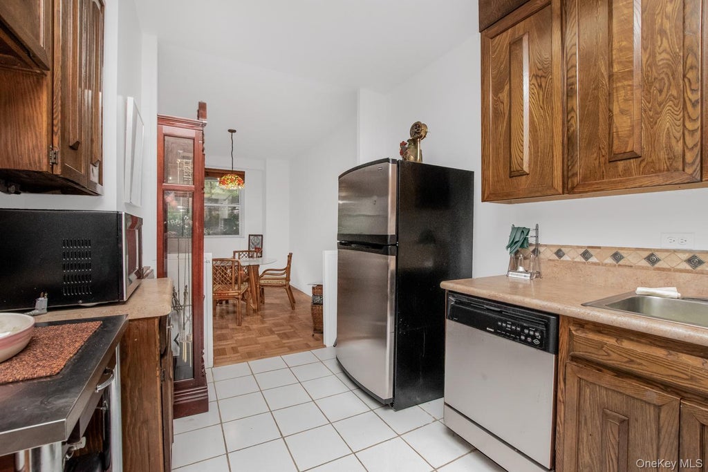 Photo of 2500 Johnson Avenue #1L, Bronx, NY 10463 (MLS # 1007095)