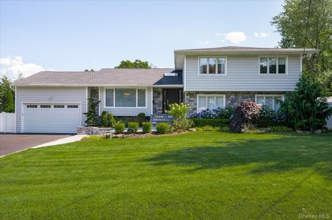 Photo of 15 Pound Ridge Road, Plainview, NY 11803 (MLS # 1049411)