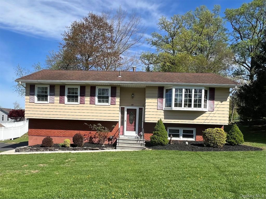 Photo of 10 Termasen Drive Dr, Stony Point, NY 10980 (MLS # 988588)