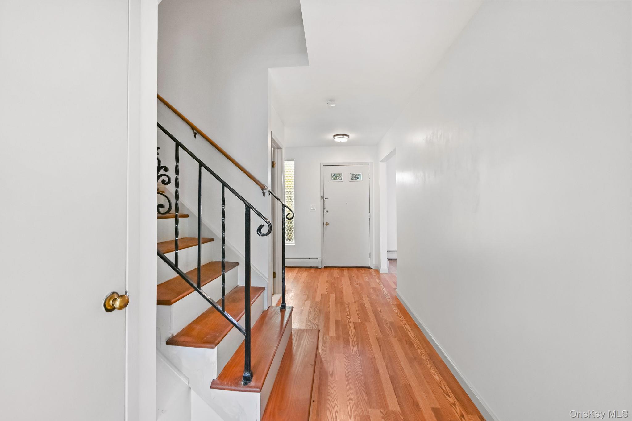 105 Coachlight Square