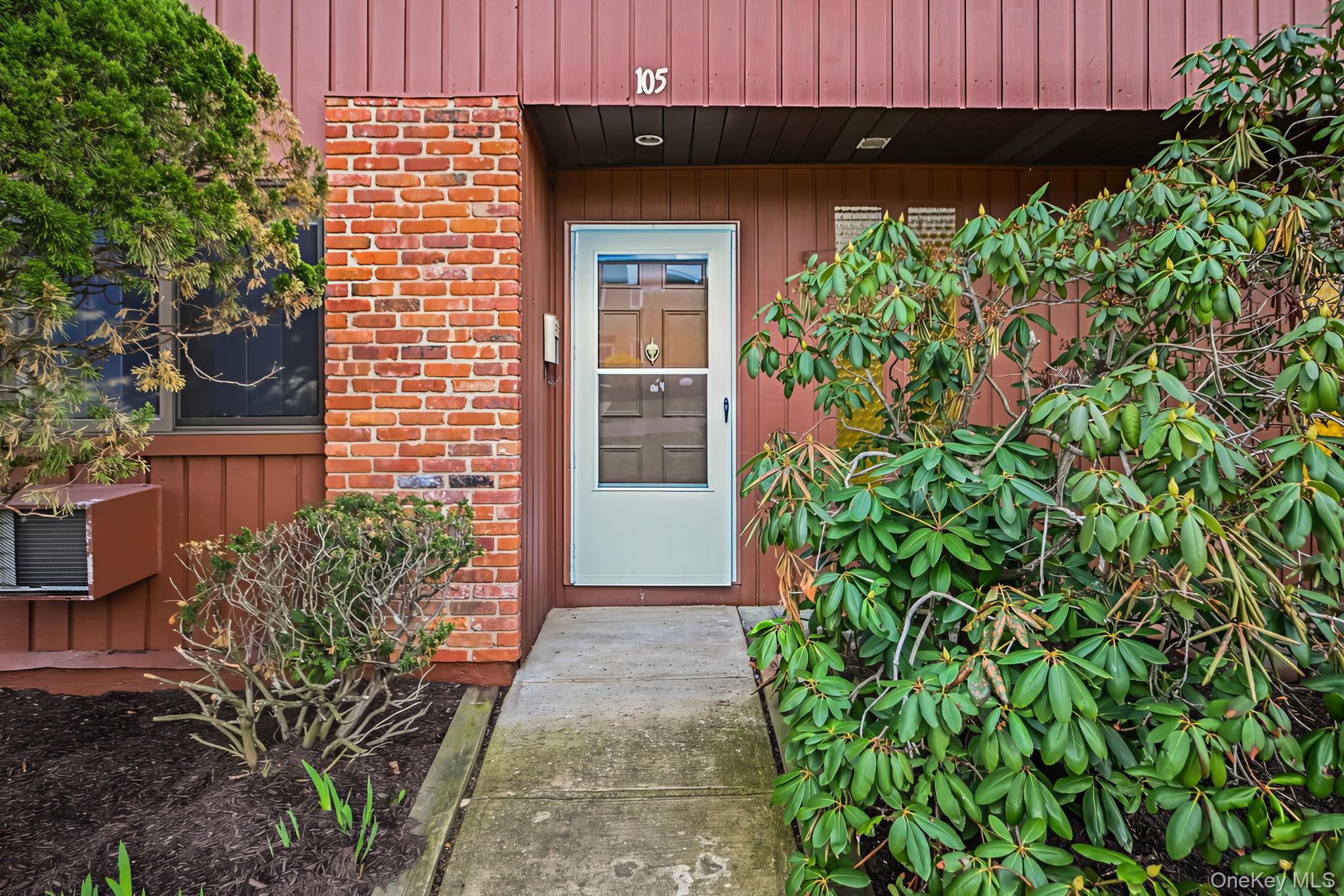 105 Coachlight Square