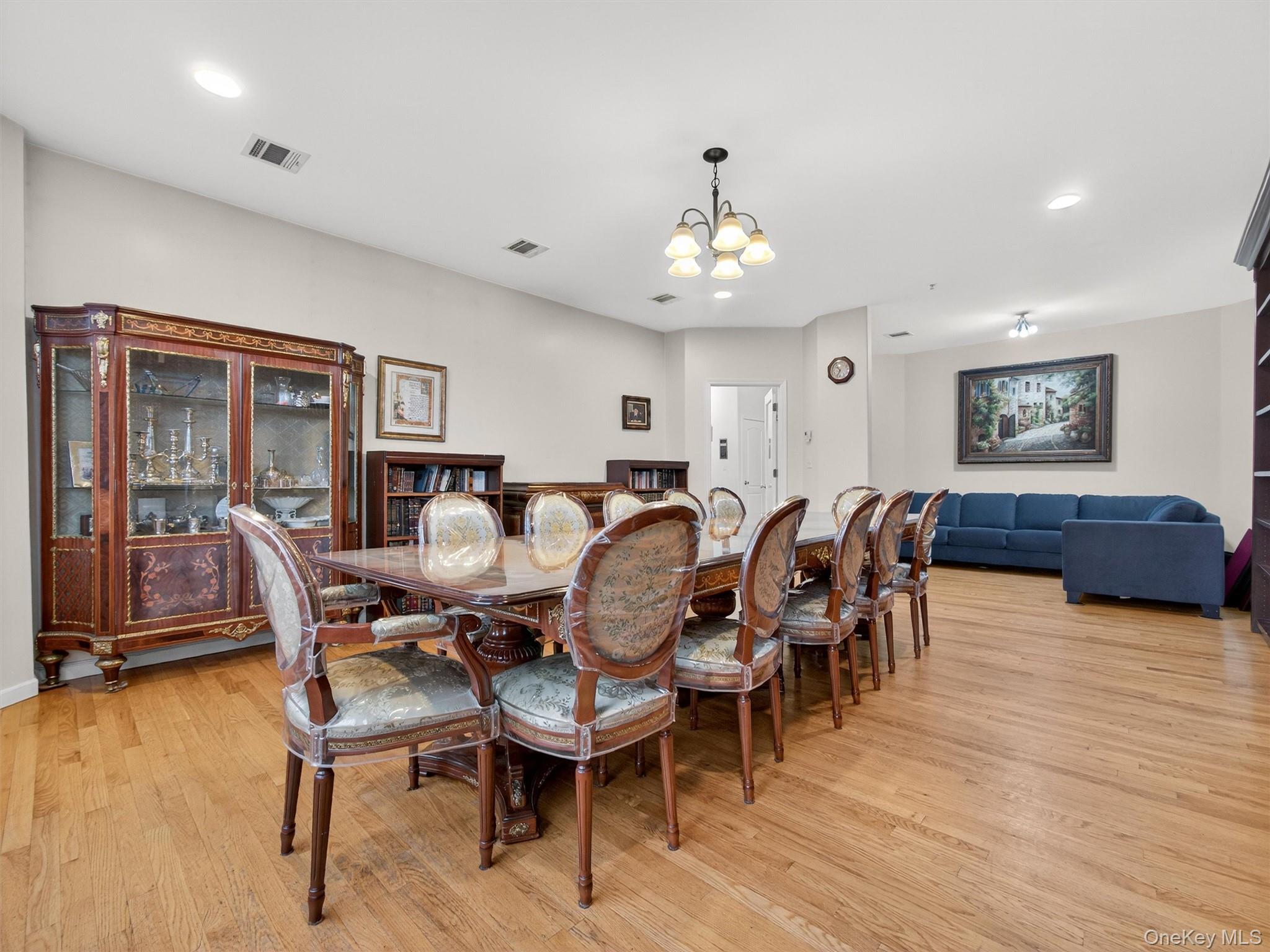 6 Rose Garden Way 203