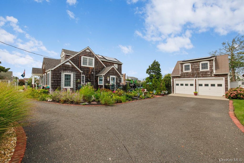 Photo of 1 Dewey Avenue, Amityville, NY 11701 (MLS # 1045637)