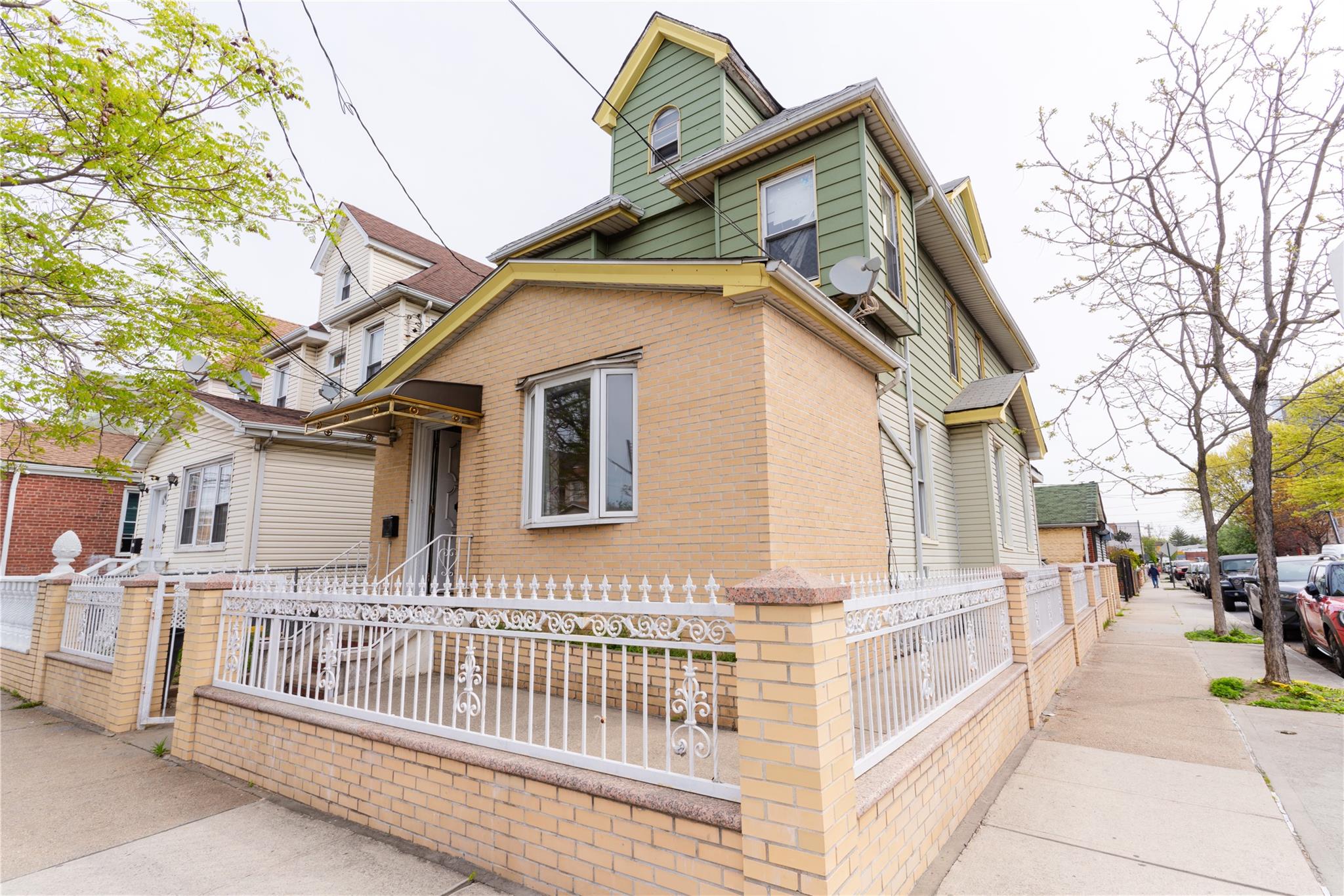 Remington St, Jamaica, Queens, NY - 5 Bedrooms  
2 Bathrooms - 