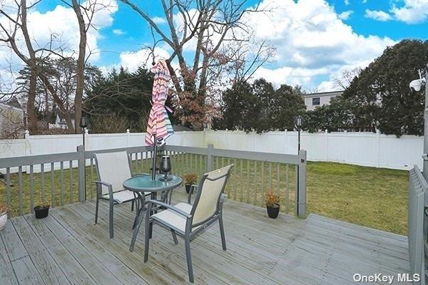 43 Maryland Street, Dix Hills, New York image 15