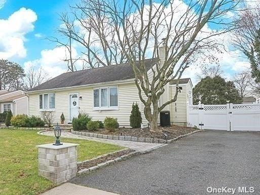 43 Maryland Street, Dix Hills, New York image 3