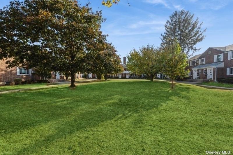 74th Ave  2nd Flr  Avenue 2, Glen Oaks, Queens, NY - 1 Bedrooms  
1 Bathrooms  
4 Rooms - 