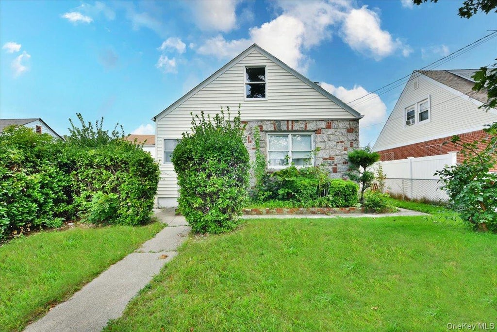 Photo of 403 Oak Street, Copiague, NY 11726 (MLS # 1054015)