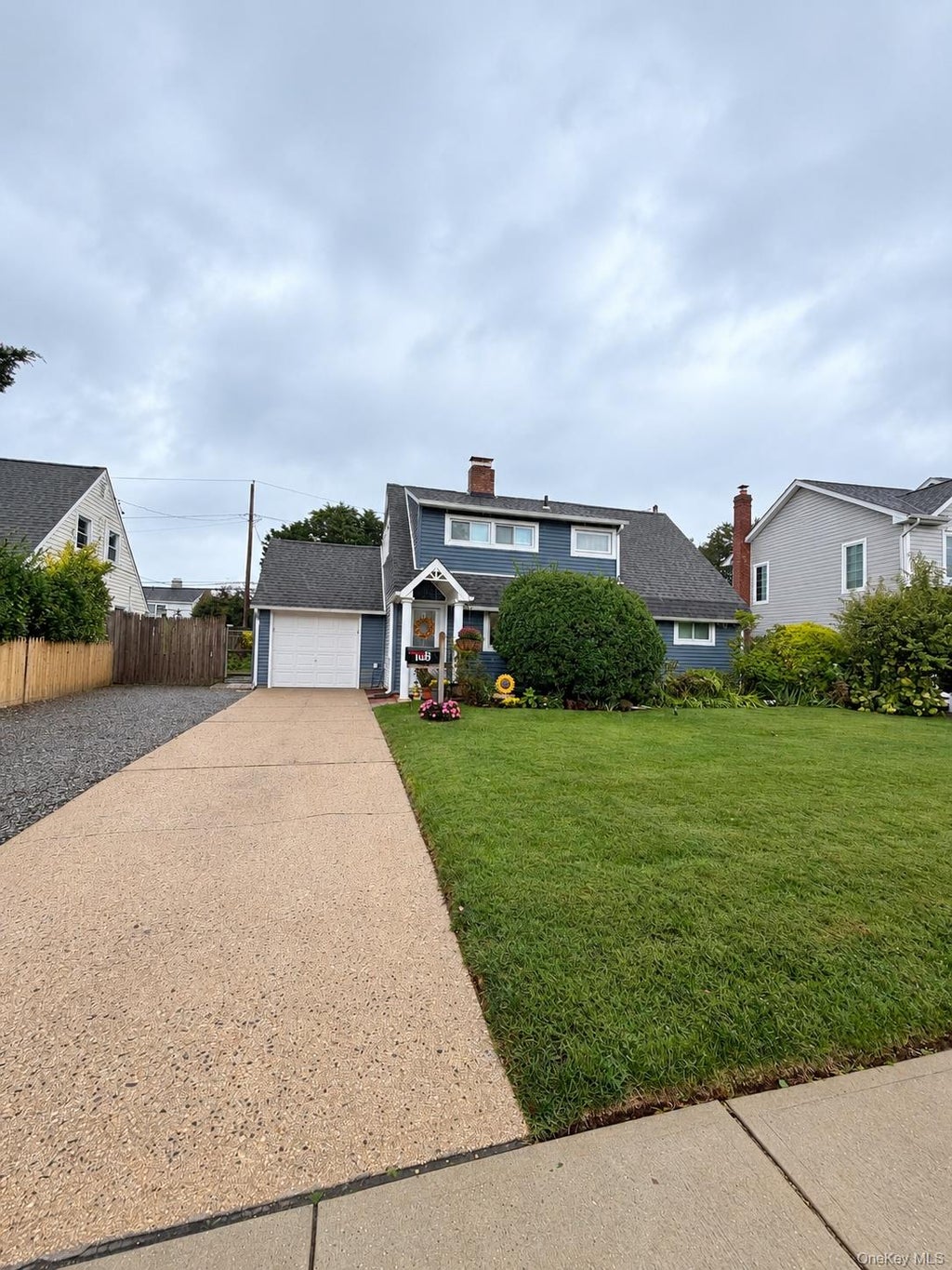 Photo of 105 Bucket Lane, Levittown, NY 11756 (MLS # 1055849)