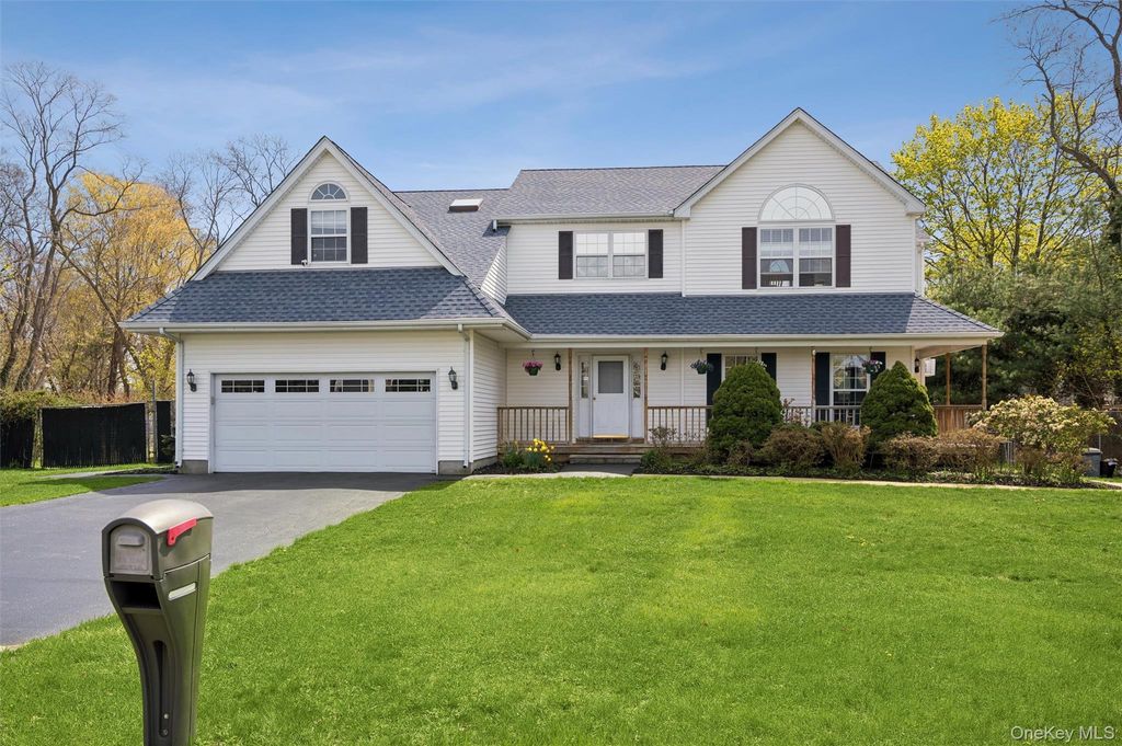 Photo of 17 Egret Way, Center Moriches, NY 11934 (MLS # 990698)