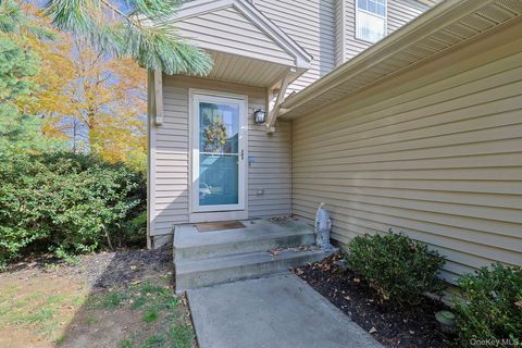 Photo of 209 Crestwood Court, Fishkill, NY 12524 (MLS # 923679) Photo of 209 Crestwood Court, Fishkill, NY 12524 (MLS # 923679)