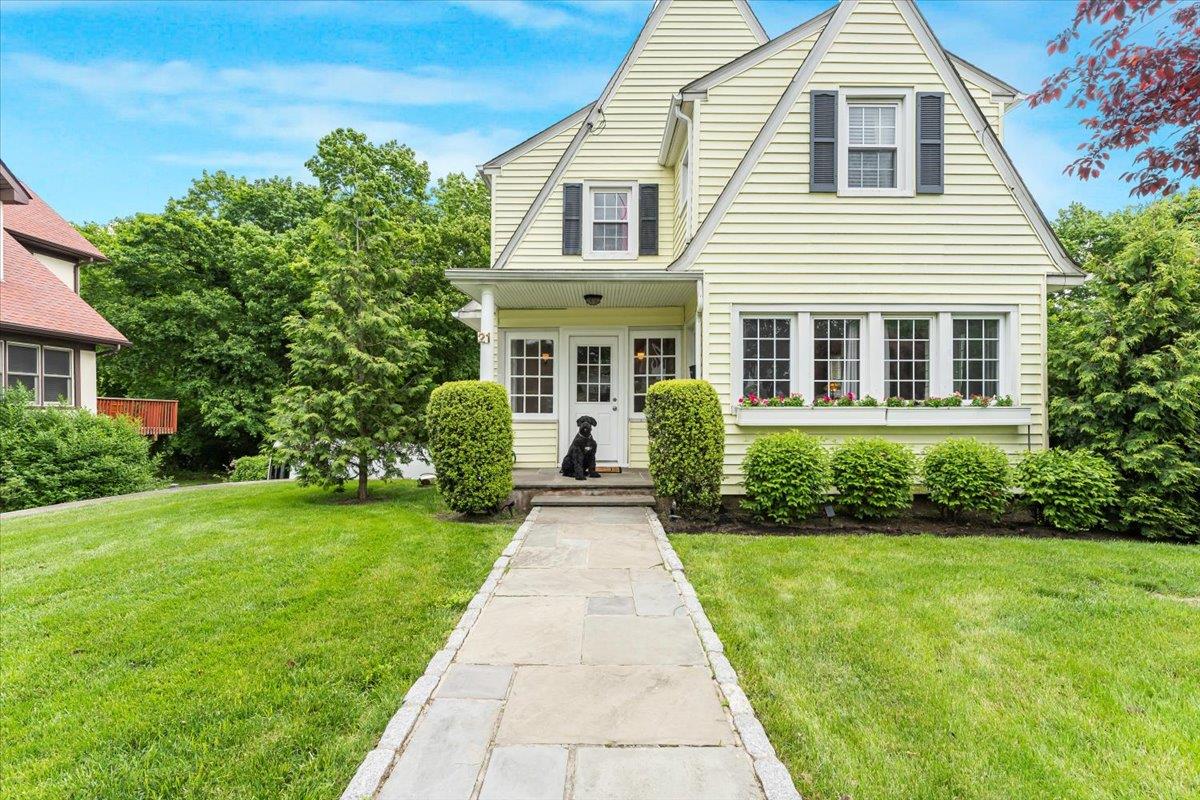 21 Chester Place Pl, New Rochelle, New York image 2