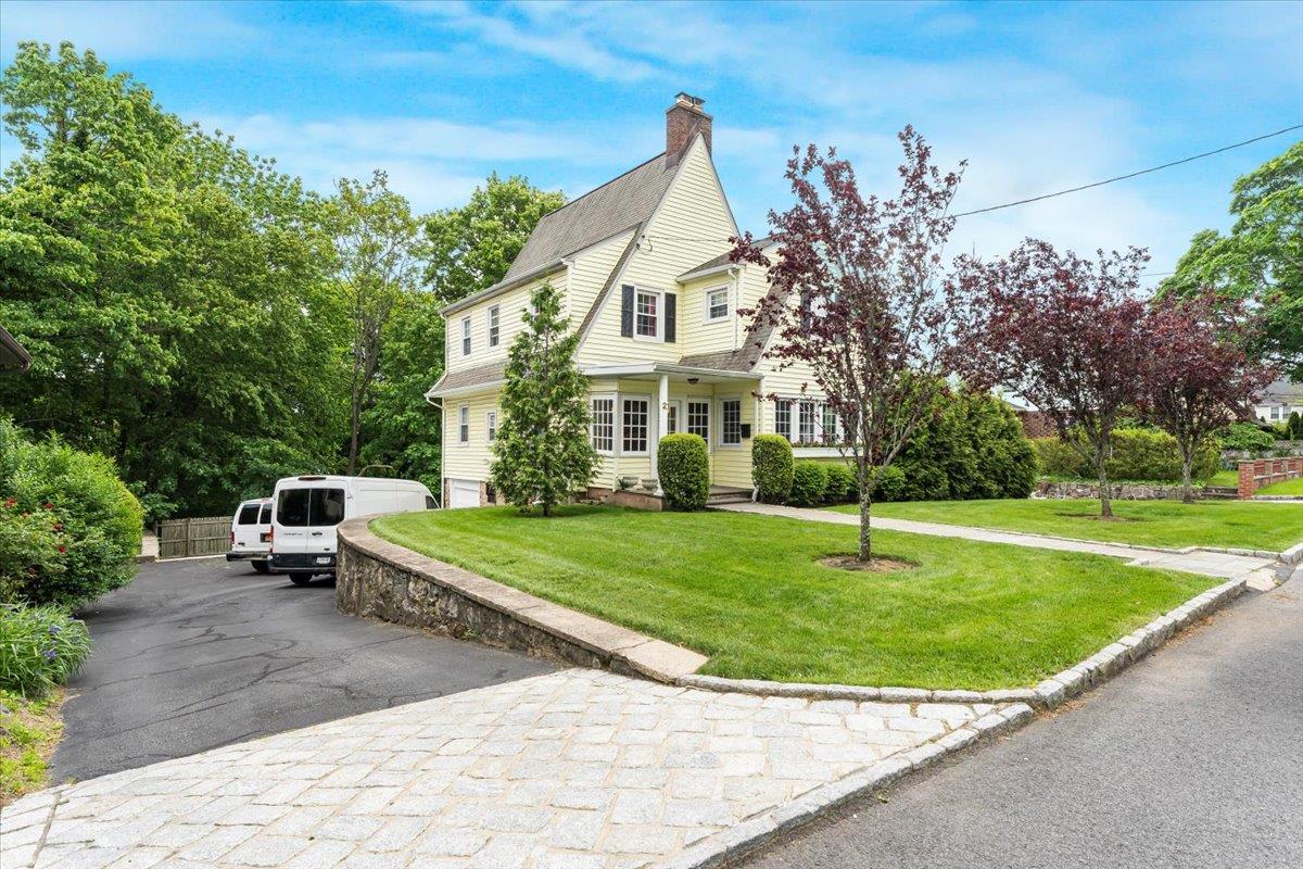 21 Chester Place Pl, New Rochelle, New York image 3