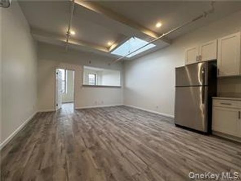 Apartment For Rent - 102 North Street #1<br/> Middletown, NY 10940