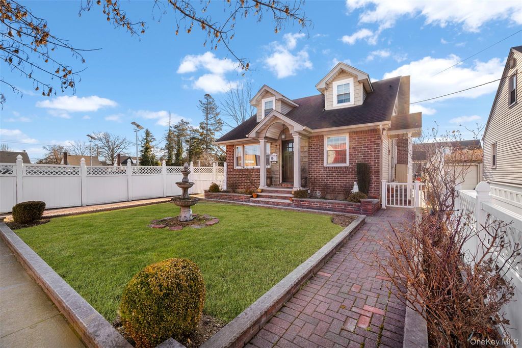 Photo of 215 Rudolf Road, Mineola, NY 11501 (MLS # 951174)