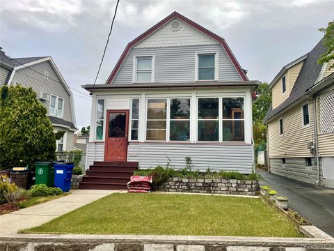 Homes For Sale - 141 Fisher Avenue<br/> Staten Island, NY 10307