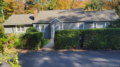 Photo of 2 Stephens Lane, Valhalla, NY 10595 (MLS # 928344)