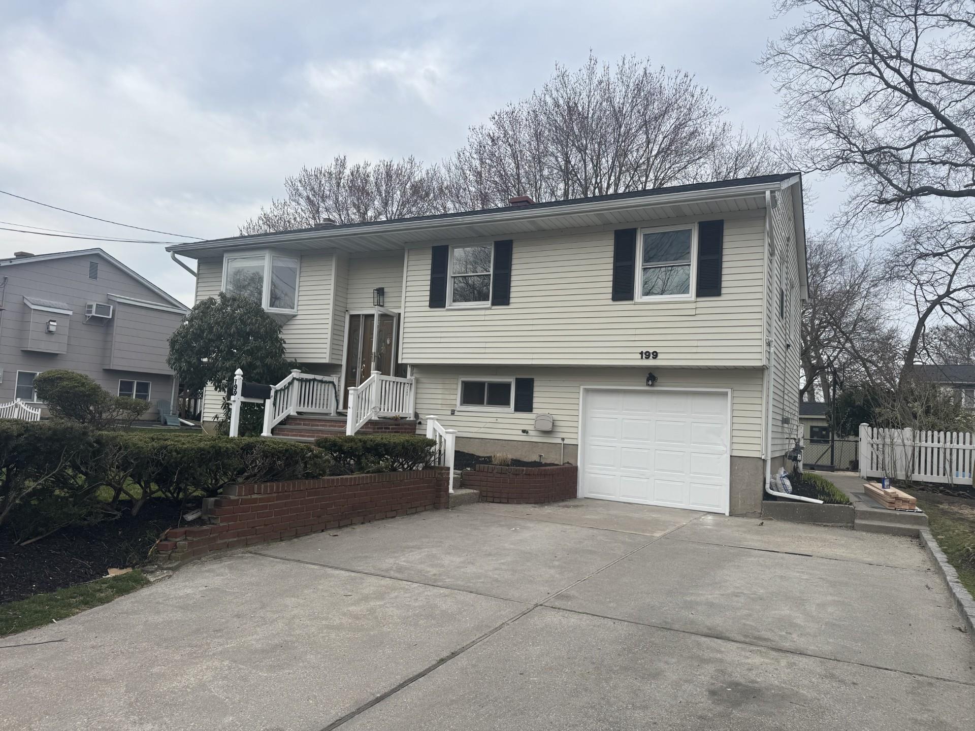 199 Holbrook Road, Ronkonkoma, New York image 3