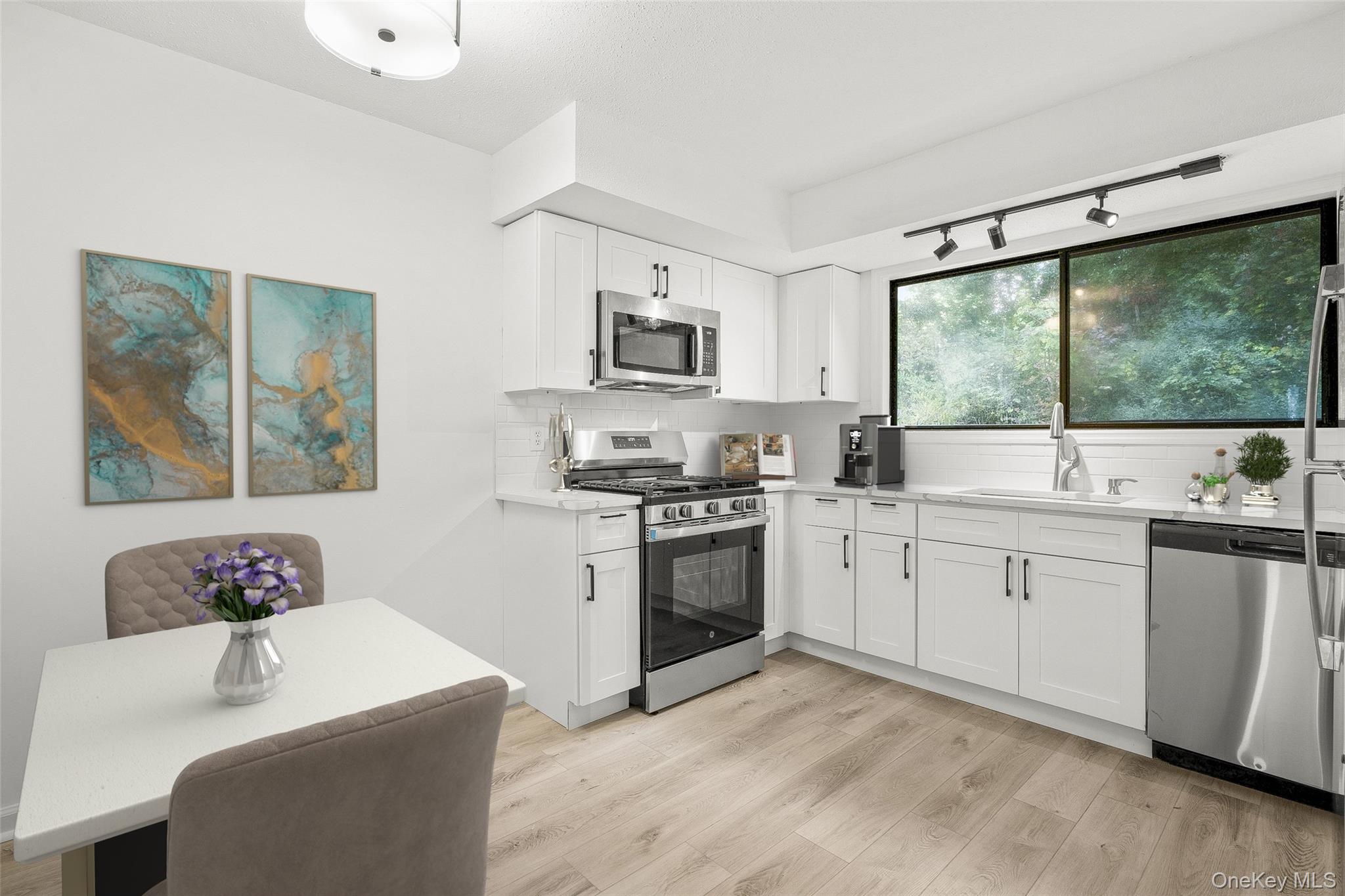 Fishkill, New York 12524, United States, 3 Bedrooms Bedrooms, ,2 BathroomsBathrooms,Residential,Active,222663