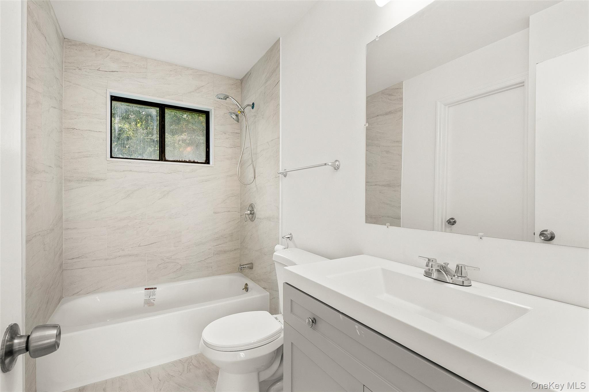 Fishkill, New York 12524, United States, 3 Bedrooms Bedrooms, ,2 BathroomsBathrooms,Residential,Active,222663